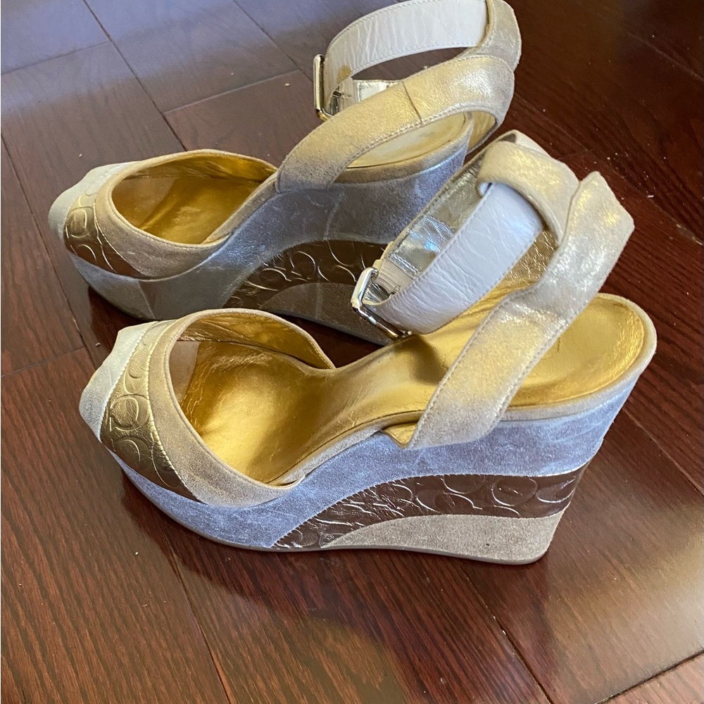 COACH Signature Wedge Heel Shoe Size 8.5B
Gold Silver Metallic